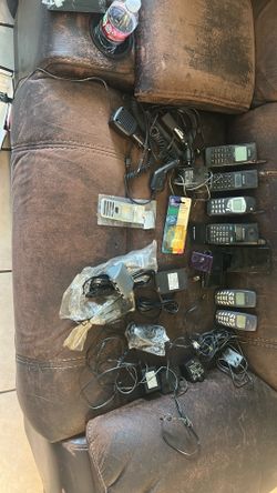 Old Nokia phones, Ericsson, Motorola and REWL pls cords