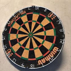Winmau Bristle Dartboard + Steel-Tip Darts Set