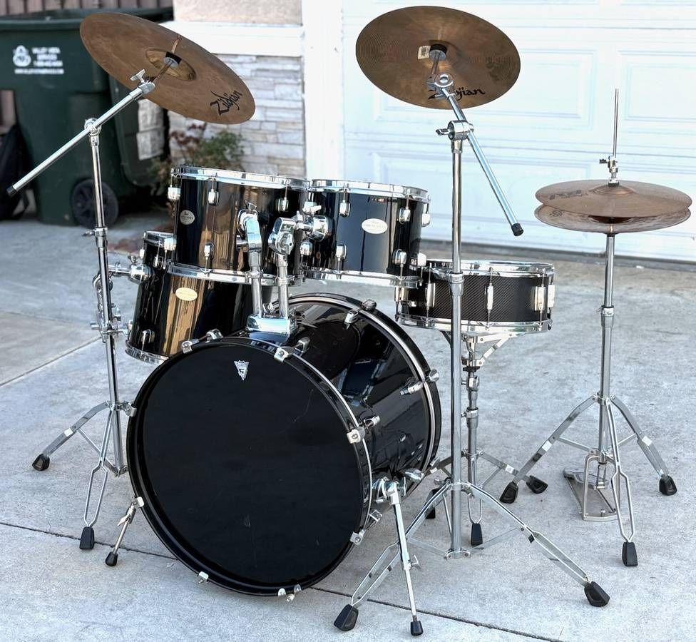 Pearl Drum Set With Zildjian Cymbals And Hardware