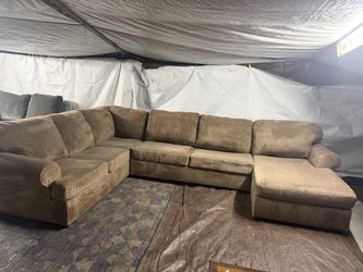 Brown sectional great condition clean we sell all the time delivery $40 local