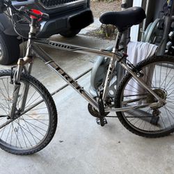2004 Trek 4100 Mountain Bike