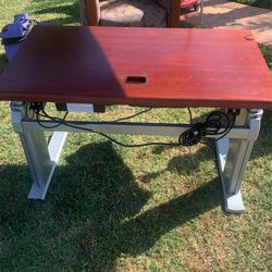 Adjustable desk