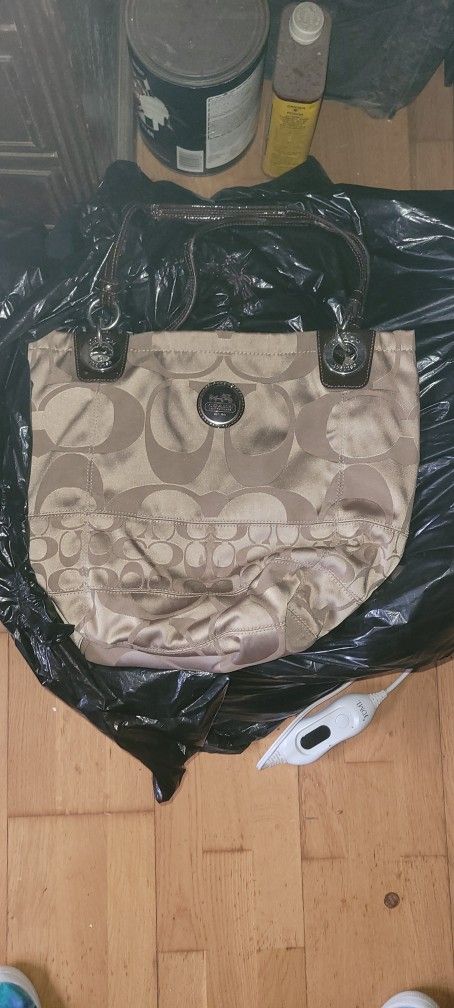 Coach Alex Signature Sateen Patent Leather Purse