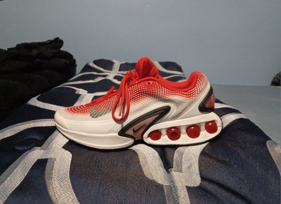 Brand New And Original Men's Nike Air Max's DN Sneakers Sizes 10