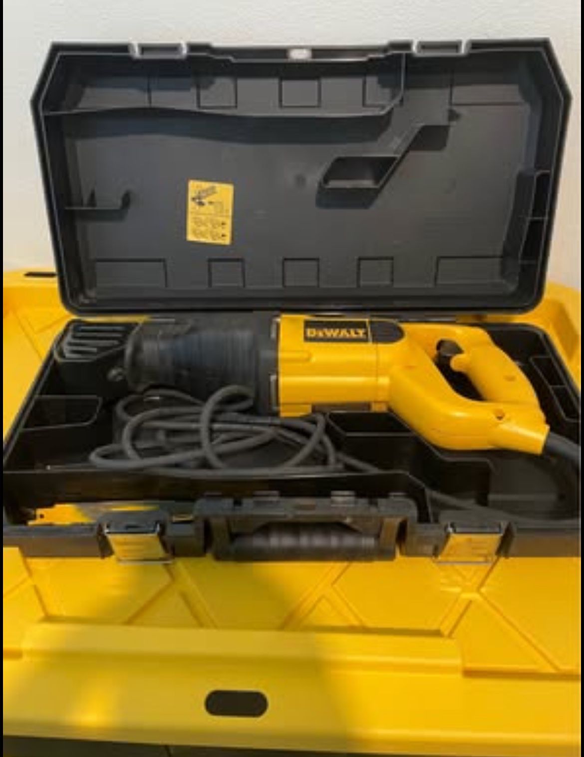 DeWalt DW304P 10Amp corded variable speed reciprocating saw