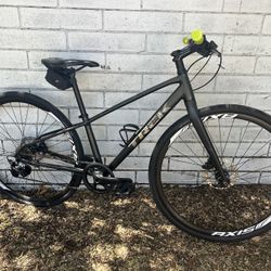 2022 TREK FX3  STAGGER HYBRID BIKE - Shimano Deore - Hydraulic Disc - AXIS - Bontrager- Ready To Ride