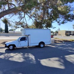 1986 Toyota Uhaul Truck