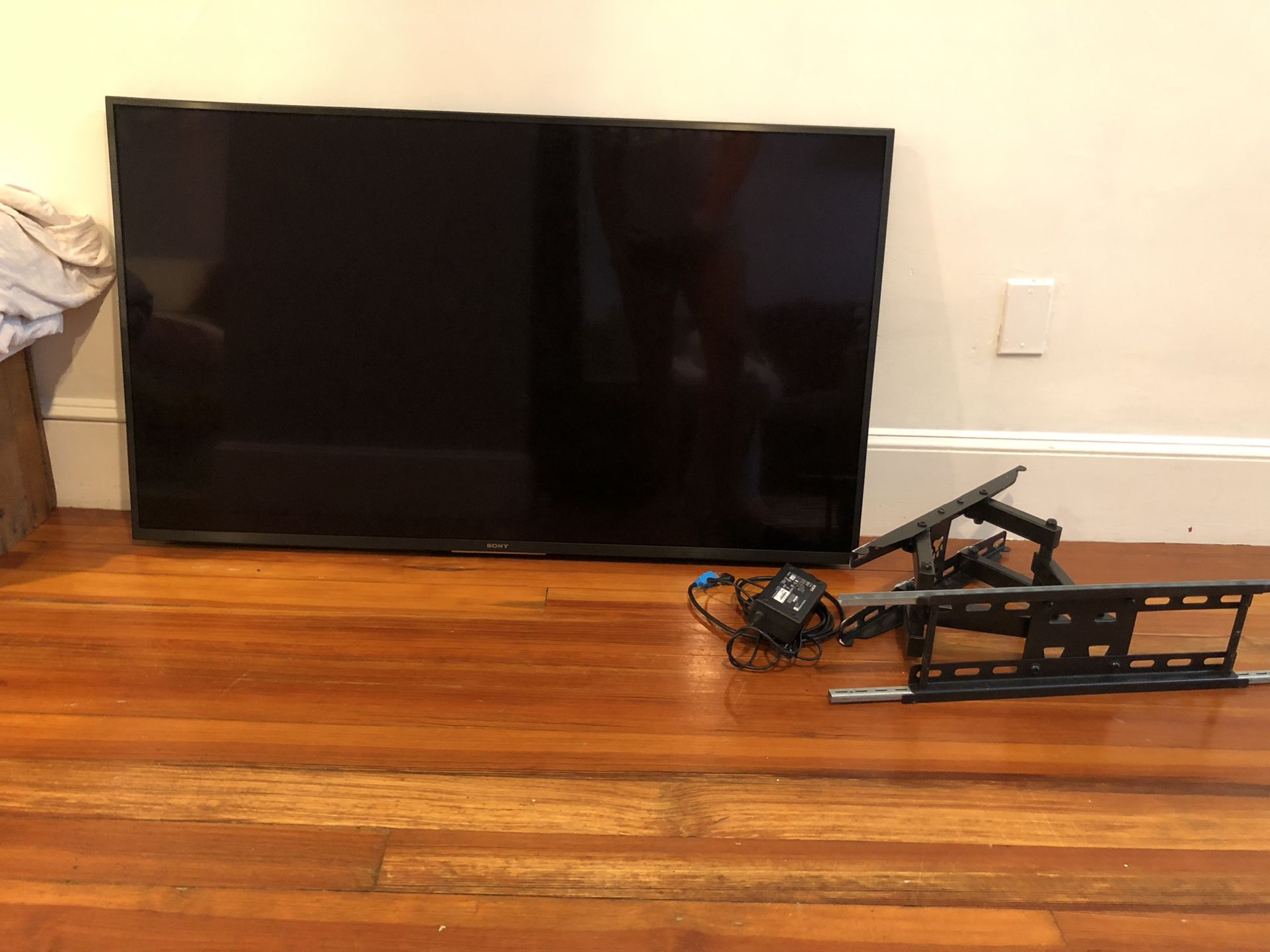 SONY Bravia 42” Brand New Tv And Swivel Mount