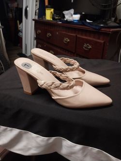 Used   Ladies   7.5    Heels