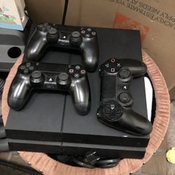 PS4 3 Controllers