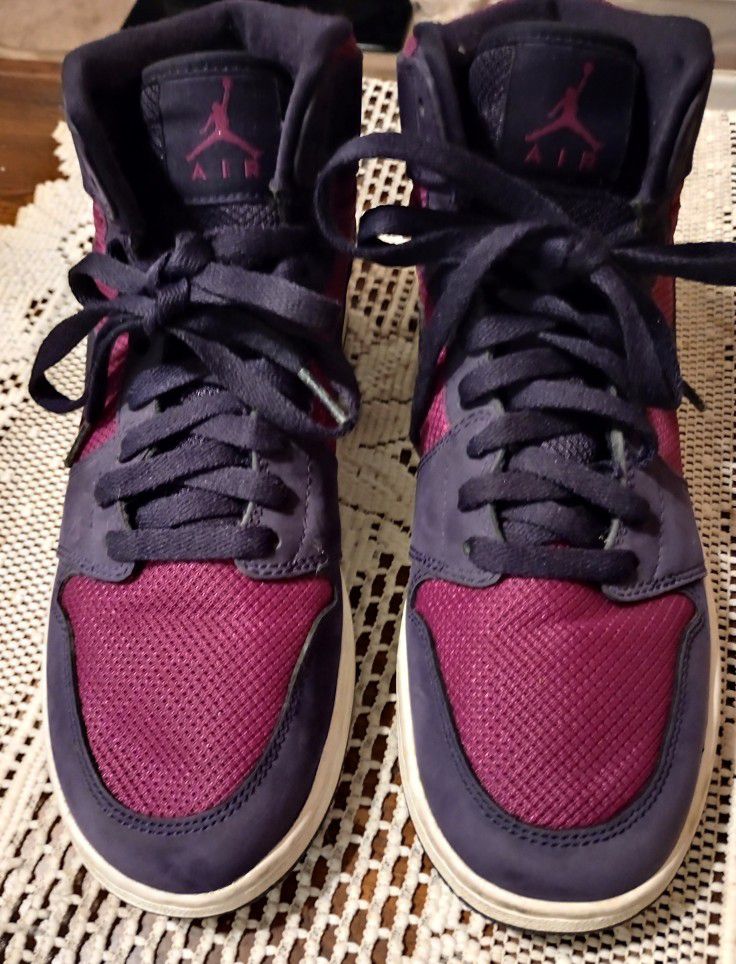 Nike / Air Jordans 1 ( Ladies)