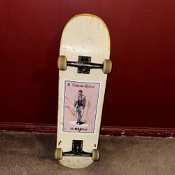 (Used) Good Condition Castle Aliens El Modelo Skateboard / Board Sz 8.5