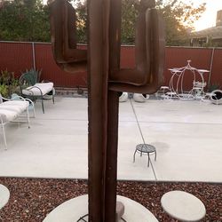 Metal cactus yard Art