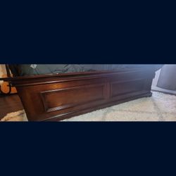 Solid Wood Queen Bedframe 
