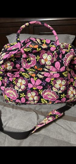Large Vera Bradley carryon (like new)