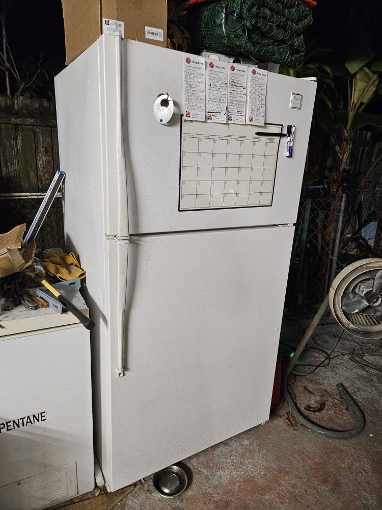Refrigerator Whirlpool In Excellent Condition 2 Doors