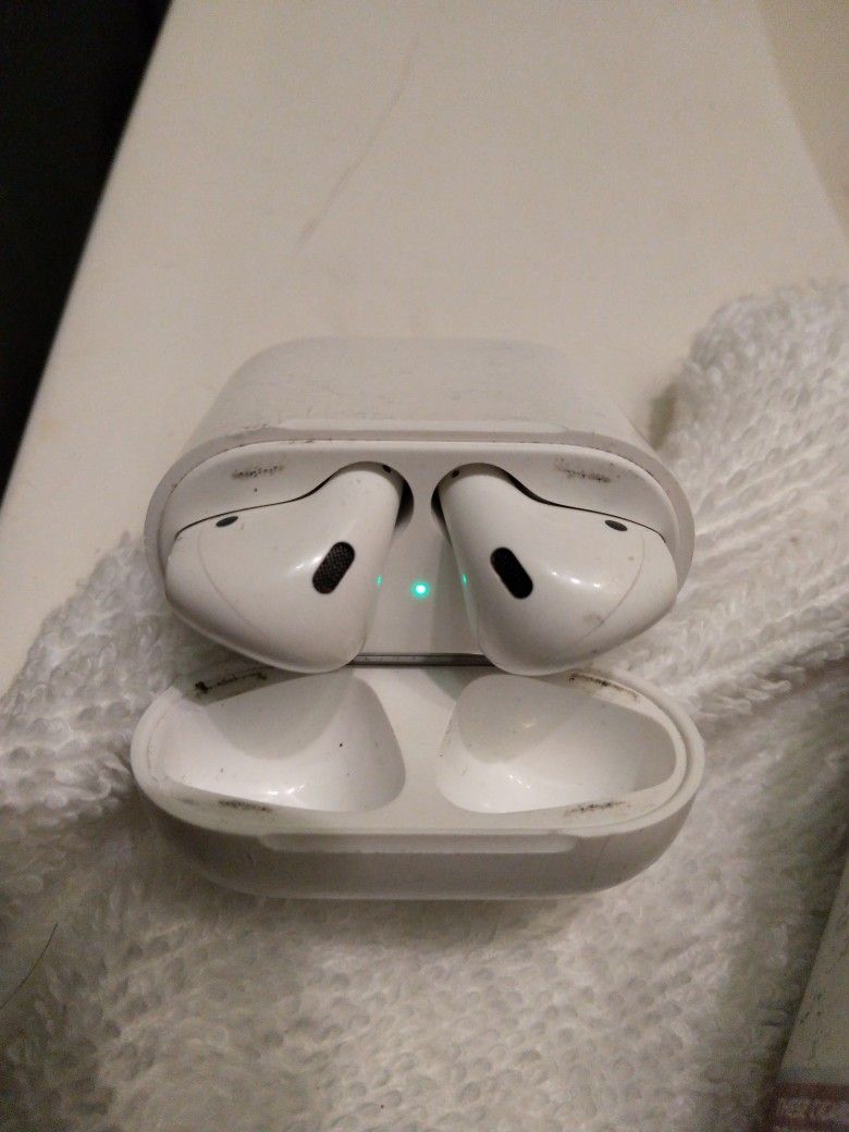 Apple 🍎 Airpods 