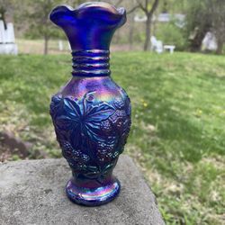 Vintage Imperial Beautiful Carnival  iridescent Glass Vase. 6 1/2 Inches.