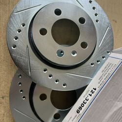 Audi TT Quattro 00-06 Rear Drill Slot Rotors Brake Pads
