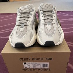 Yeezy 700 V2 Static Size 10.5