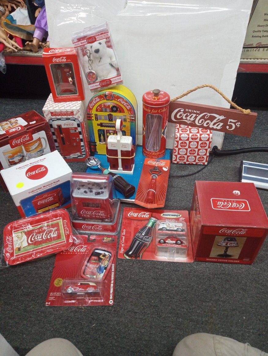 19 Coca-Cola pieces collectibles ( This Would Make A Great Raffle Basket