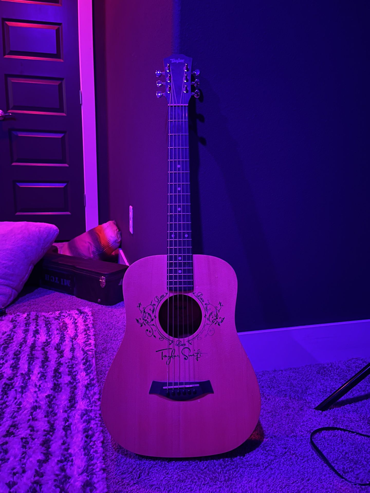 Taylor Swift kids taylor guitar (case included!)