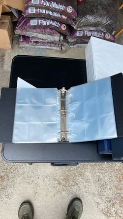 Sports cards binders with protective sheets. Pokémon, Magic, etc.
