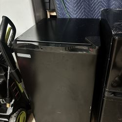 Tramontina Compact Refrigerator 