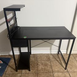 39inch Gaming Desk With Outlet