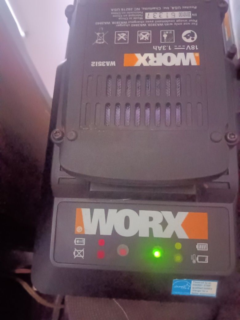 WORX 20 VOLT BATTERIES AND CHARGER 3 BATTERIES ALL TOGETHER