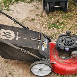 Yard Machines 21" Push Lawn Mower - Briggs & Stratton 550EX 140cc