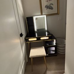  **Luxurious Black & Gold Vanity Set - Brand New & Ready to Use!**