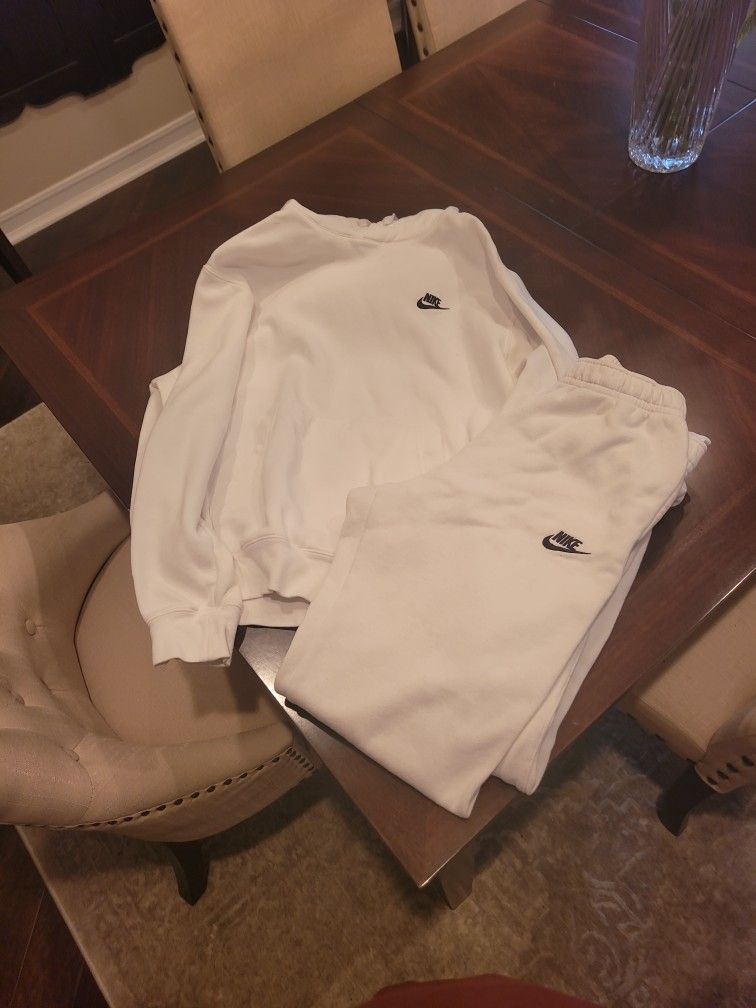 White NIKE Fleece Set