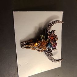 GORGEOUS NEW Multicolor Rhinestone 2.5" Bull Skull Brooch/Pin. 
Can be used for Hats/Jackets/Scarves/Handbag.


