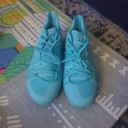 Kyrie 3 Tiffany for Sale in Riverside CA OfferUp