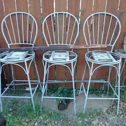 3 bar stools