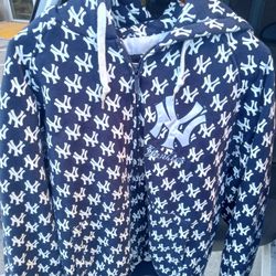 NY YANKEES HOODIE ZIP UP.  Mens Large 