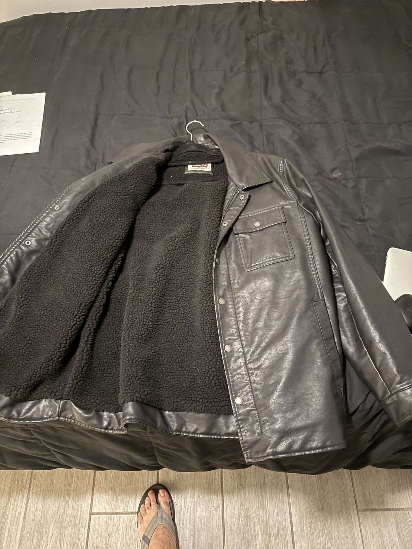 Levi's Men's Faux Leather Trucker Jacket - L