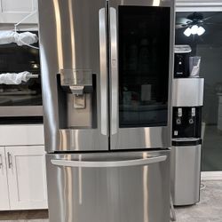 LG Smart Fridge with WiFi and dual ice makers
