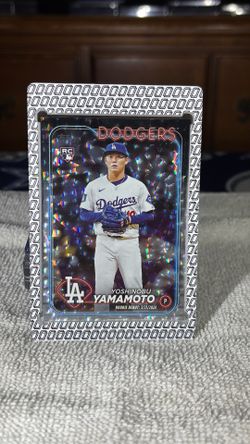 2024 Topps Yoshinobu Yamamoto Silver Crackle Rookie
