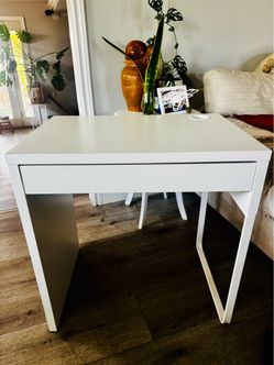 IKEA Micke desk