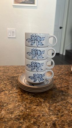 Set of 4 Midwinter Stoneware mugs and saucers