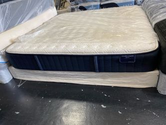 King mattress stearns&foster estate firm
