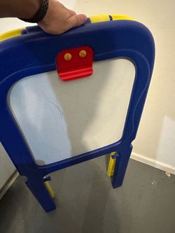 Kids Plastic Art Easel with Whiteboard