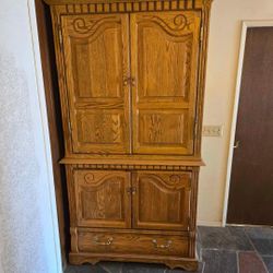 Armoire/Entertainment Stand