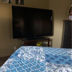 60 “ Tv In Great Condition  / Not Smart