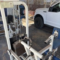 Life Fitness Adjustable Seated Row Cable Machine 