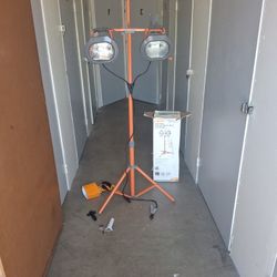 1200 Watts  Halogen Work Lights  With  Tripod  New In Box 