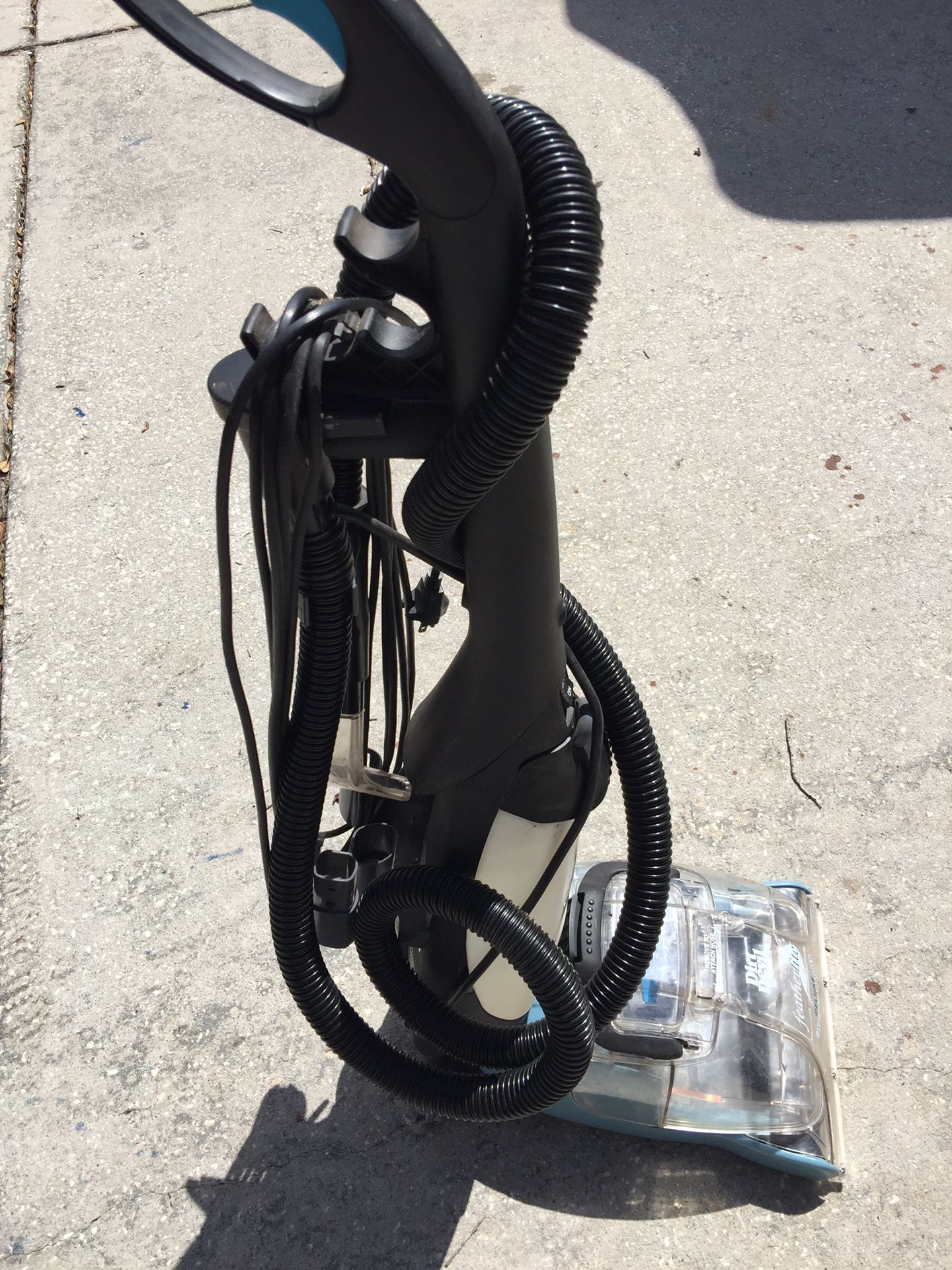 Dirt Devil featherlite Deluxe Carpet Shampooer for Sale in Riverview
