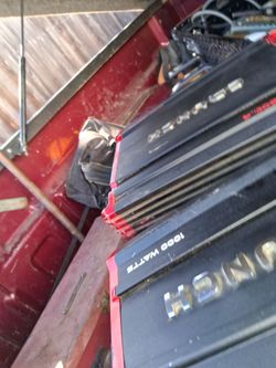 2 crunch amps 1500 wat and a 1000 wat am